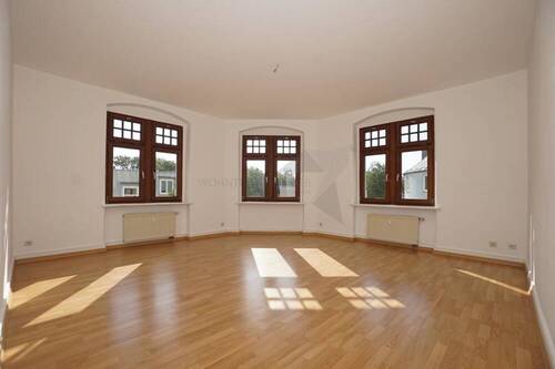 Wohnzimmer - Romantische 3-Raum-Altbauwohnung mit Einbauküche und charakteristischen Türen