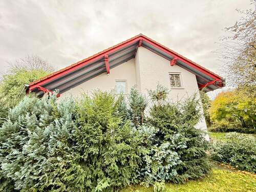 Strassenansicht - Mehrfamilienhaus, Wohnhaus mit 256,00 m² in Kirchhain-Stauzebach zum Kaufen