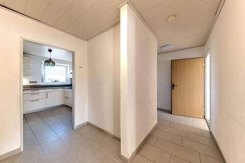 Eingangsbereich - 4 Zimmer Etagenwohnung zum Kaufen in Holzgerlingen