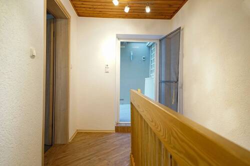 Flur mit Zugang Terrasse OG.jpg - 