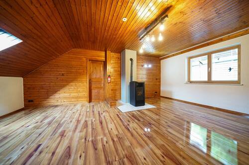 Schlafzimmer mit Holzofen DG.jpg - 