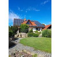 Stilvolles Einfamilienhaus in Ortsrandlage mit Garten, Terrassen und Wellnessbereich - Billigheim-Ingenheim