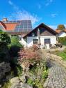 Garten mit Garagenansicht - 