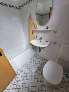 Badezimmer-Wanne.jpg - 5 Zimmer Doppelhaushälfte in Geretsried