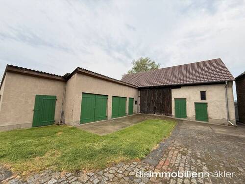Garagen und Scheune - 