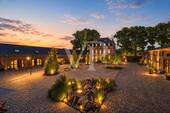 Vierkanthof bei Abenddämmerung - 