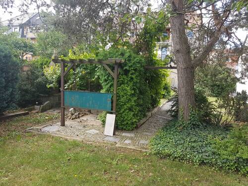 Sitzecke im Garten - Mehrfamilienhaus, Wohnhaus mit 205,80 m&sup2; in Großenhain zum Kaufen