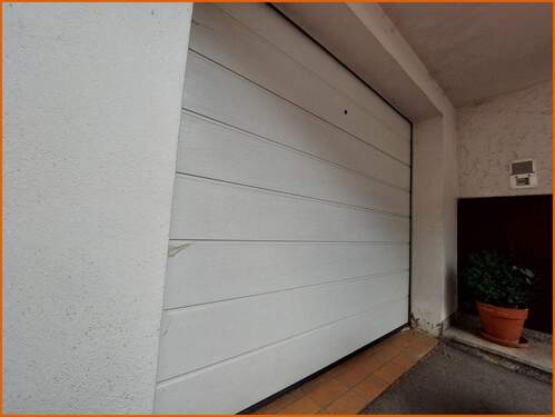 Garage mit Sektionaltor - 7 Zimmer Einfamilienhaus in Zwiesel
