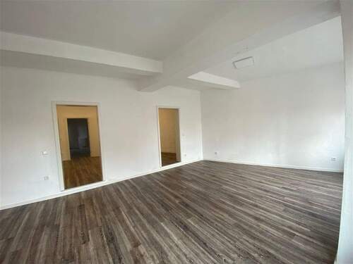 zwei Zugange zum Zimmer 2 - 