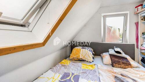 1. OG Schlafzimmer 2 - 