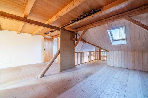 Gewerbefläche (Dachgeschoss) - 