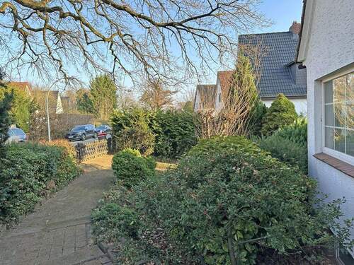 Vorgarten - Einfamilienhaus mit 80,30 m&sup2; in Hamburg zum Kaufen