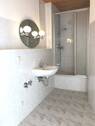 Bad mit Dusche - 