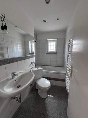 Bad.jpg - 2 Zimmer Etagenwohnung zur Miete in Saarbrücken
