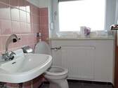 Toilette mit Fenster im UG - 