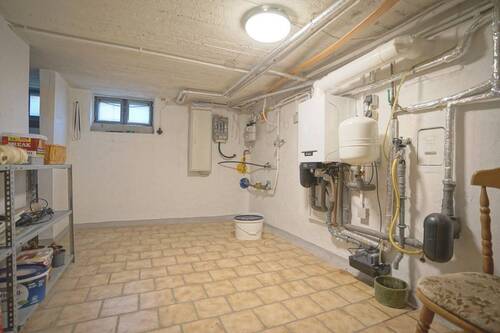 Kellerraum mit Heizungsanlage - 