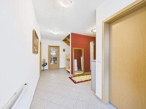 Flur EG - 5 Zimmer Mehrfamilienhaus, Wohnhaus zum Kaufen in Lauenburg/Elbe