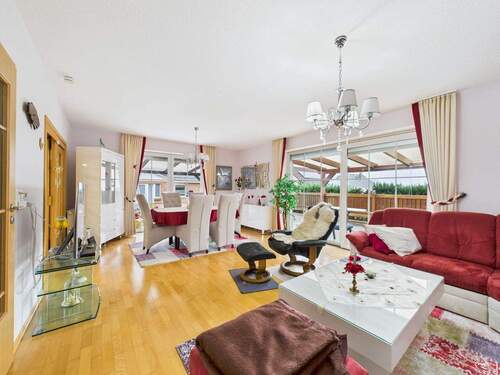 Wohnzimmer - 5 Zimmer Mehrfamilienhaus, Wohnhaus in Lauenburg/Elbe