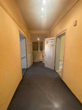 Flurbereich mit Zugang zum Treppenhaus - 