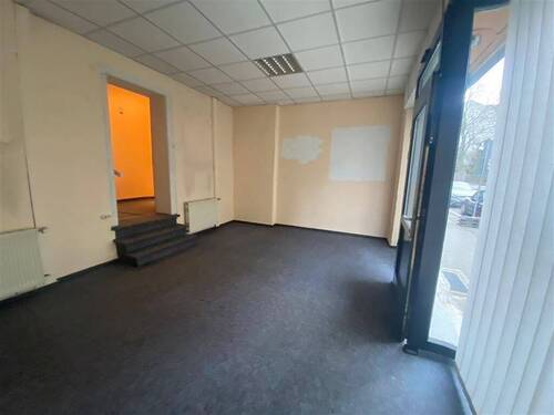 Zimmer mit Schaufenstern - 