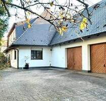 Stilvolles Einfamilienhaus mit drei Garagen in Zerzabelshof - Nürnberg