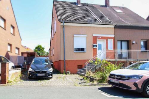 Wohnhaus - Gepflegtes Zuhause mit Garten, Terrasse und Stellplätzen - ideal für Paare oder Familien