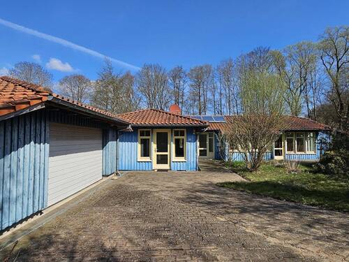 Doppel-Garage und Nebeneingang - Bungalow mit 170,90 m&sup2; in Küsten zum Kaufen