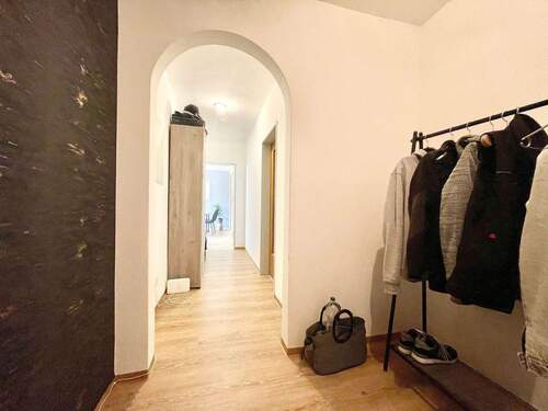 Einladender Flur und Garderobe ähnlich - 