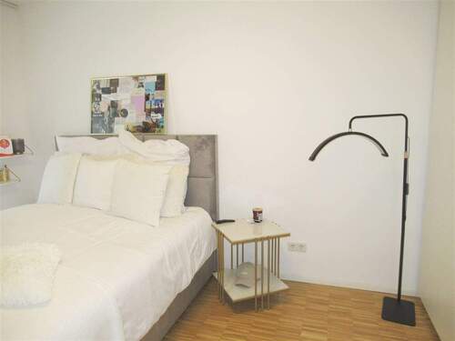 Schlafzimmer mit Balkon - 