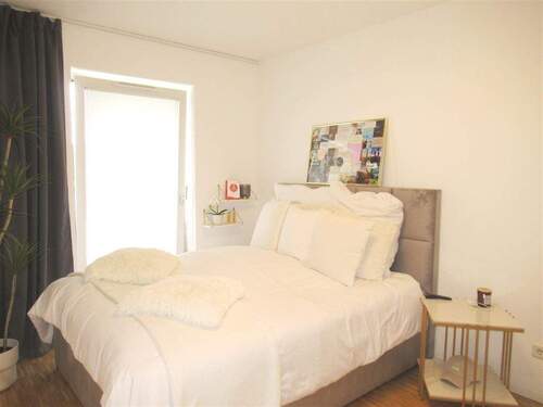 Schlafzimmer mit Balkon - 