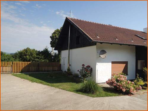 Gartenzufahrt - 6 Zimmer Einfamilienhaus zum Kaufen in Mitterfels