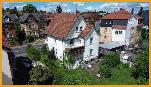 Seiten- u. Hinteransicht - 9 Zimmer Mehrfamilienhaus, Wohnhaus zum Kaufen in Alsfeld