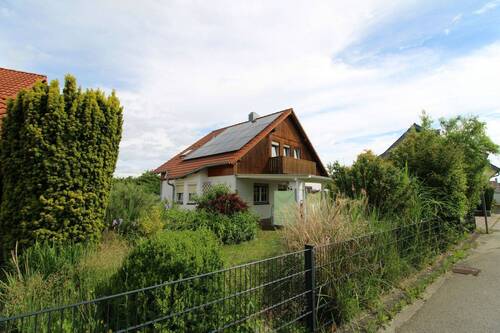 Hausansicht - Freistehendes Traumhaus in Althengstett - Platz für Familie & Zukunft 