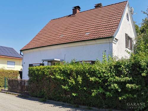 Vorderseite - Boos: Schnuckeliges Einfamilienhaus mit Potenzial - sanierungsbedürftiges Kleinod in guter Wohnlage!