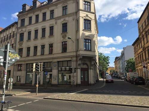 Hausansicht.JPG - Gewerbefläche im EG mit Schaufensterfront