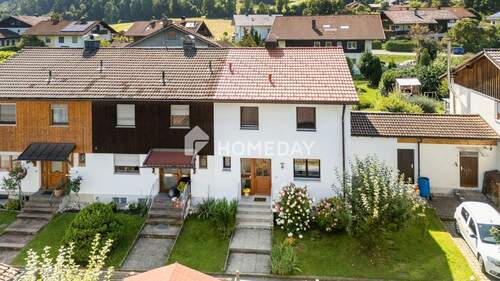 Außenansicht Drohne 3 - Familienfreundliches Reihenendhaus mit Südwestterrasse, Bergblick & großem Garten