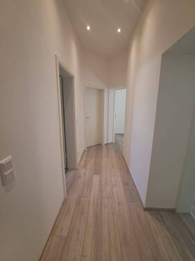 Eingangsbereich Flur.jpeg - Attraktive 2-Zimmer-Wohnung in Nürnberg-Seeleinsbühl – Erstbezug nach Sanierung, Top-Lage nahe U-Bahn & Admiracenter