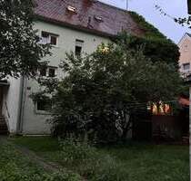 Sanierungsbedürftiges 3-Familienhaus + Genehmigung zum Anbau einer zus. Wohneinheit - Freising