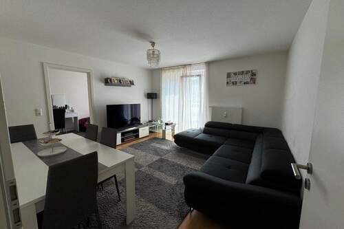 Blick in das Wohnzimmer - 3 Zimmer Etagenwohnung in Augsburg