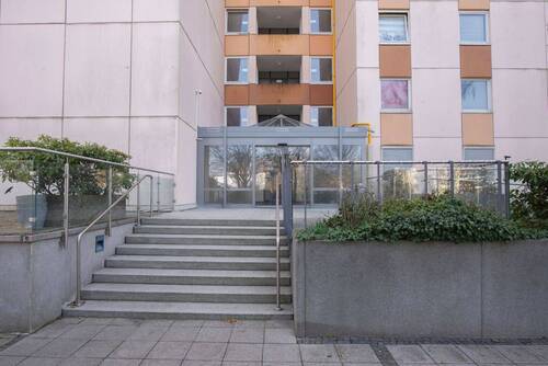 Zugang zum Haus - 2 Zimmer Etagenwohnung in Maintal