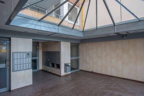 Hauseingang - Etagenwohnung mit 65,80 m&sup2; in Maintal zum Kaufen