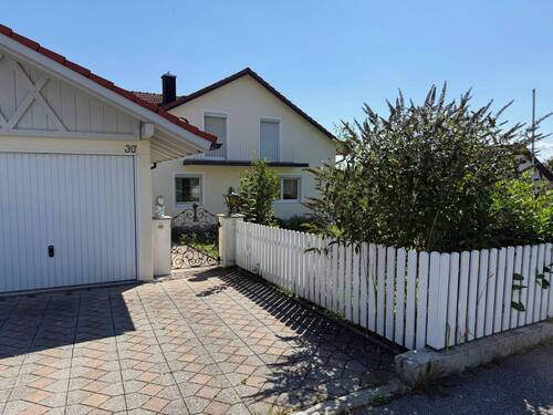Zugang zum Haus - 5 Zimmer Mehrfamilienhaus, Wohnhaus zum Kaufen in Tann