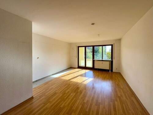 Wohnzimmer - Freie 3 Raum Wohnung - 230.000,00 EUR Kaufpreis, ca.  74,00 m² Wohnfläche