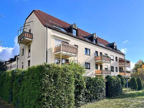 Hausansicht - 3 Zimmer Etagenwohnung zum Kaufen in Dresden