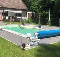 Neu auf dem Markt! Gepflegtes Einfamilienhaus mit viel Platz für die Familie, Außenpool, Einlieger-Wohnung und eigenem ca. 3.520 m ² Privatwald! - Nürnberg Reichelsdorf
