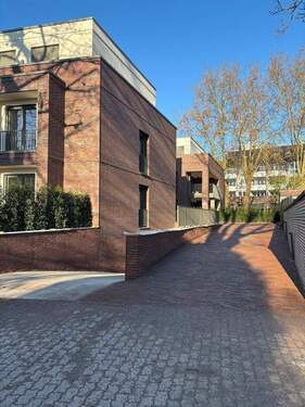 Zufahrt zum Innenhof und Tiefg - 