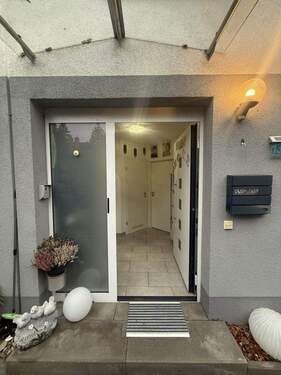 Hauseingang - 5 Zimmer Reihenendhaus zum Kaufen in Halstenbek