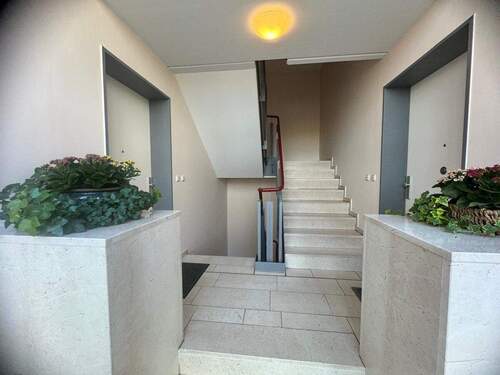 Treppenhaus / Hauseingang - 