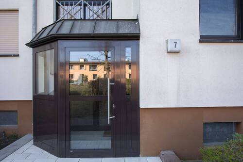 Hauseingang - 3 Zimmer Etagenwohnung in Steinbach (Taunus)