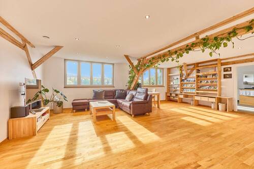 Wohn-/Essbereich - Energieeffiziente, vollmöblierte Dachgeschosswohnung mit Loggia!